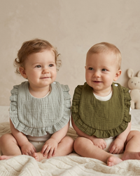 Duo de bavoirs mini chic en coton doux et bambou, fermeture réglable, lavables en machine
